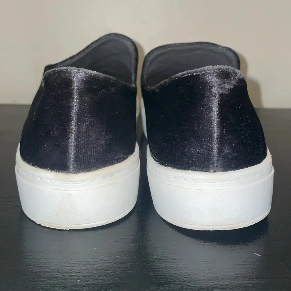 Dirty Laundry Slip Ons.  Size 7.5. Beautiful Rose Appliqué.